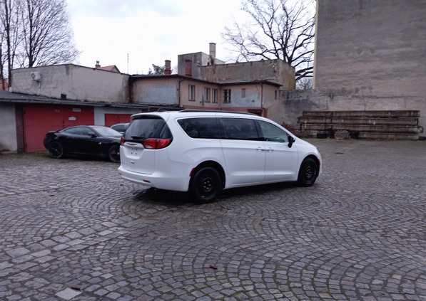 Chrysler Pacifica cena 100000 przebieg: 6690, rok produkcji 2021 z Świdnica małe 79